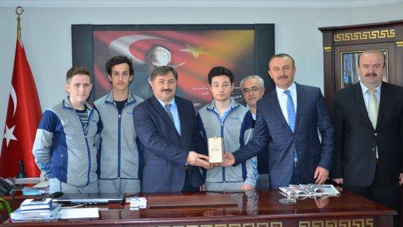 Tevfik İleri Mesleki ve Teknik Anadolu Lisesi Masa Tenisi Takımı Türkiye Finallerine Katılmaya Hak Kazandı.