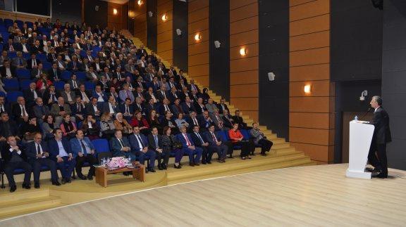 Rize Valisi Sayın Erdoğan BEKTAŞ Okul Müdürleri Toplantısına Katıldı. 