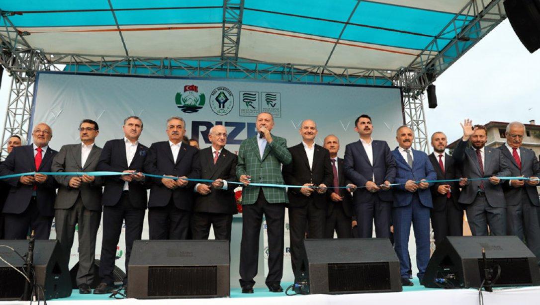 Cumhurbaşkanı Sayın Recep Tayyip Erdoğan Rize'de Toplu Açılış Töreninde Okul Açılışlarını Gerçekleştirdi
