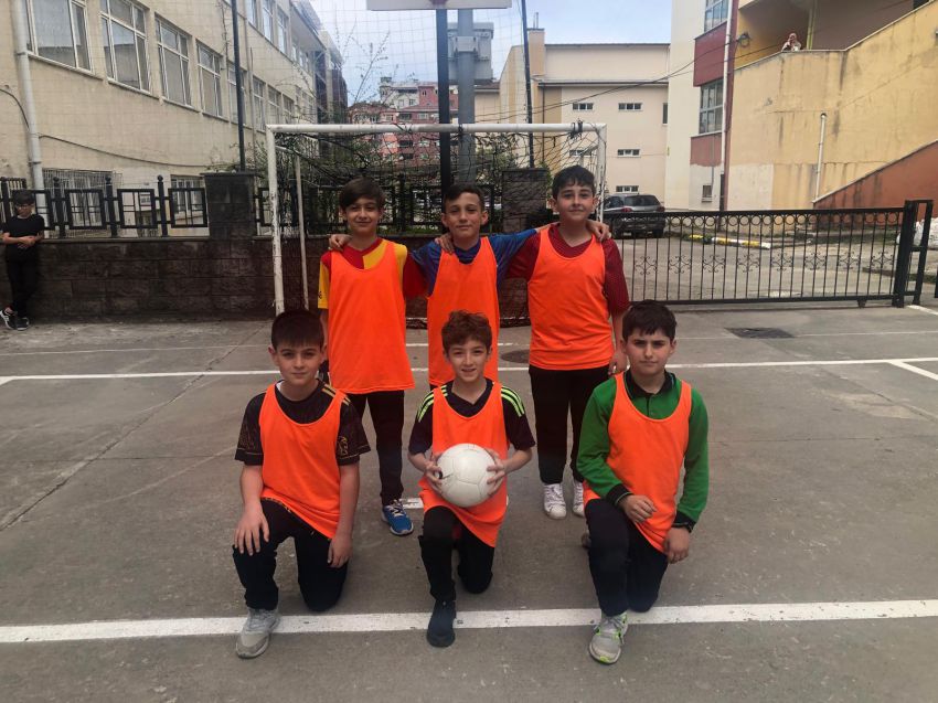 Mehmet Akif Ersoy Ortaokulunda Futbol Turnuvası Heyecanı