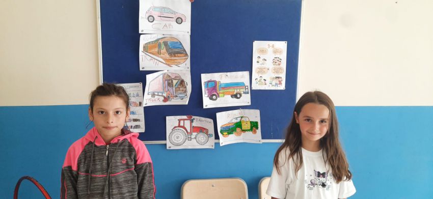 İNGİLİZCE TAŞITLAR KONUSUNDA RESİM ETKİNLİĞİ GERÇEKLEŞTİRİLDİ