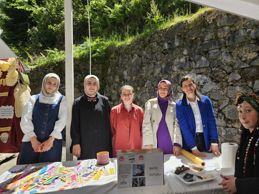 ÇAMLIHEMŞİN ANADOLU İMAM HATİP LISESİNDEN GAZZE’YE DESTEK KERMESİ