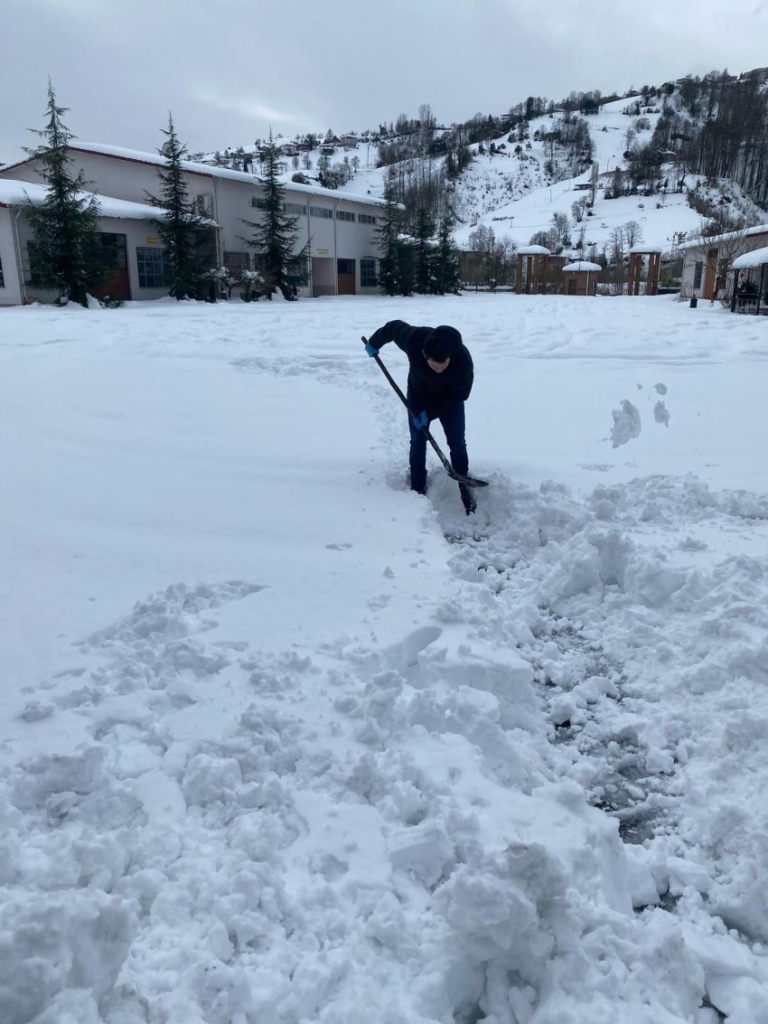 OLUMSUZ HAVA KOŞULLARINA RAĞMEN OKULUMUZU EĞİTİM ÖĞRETİME HAZIRLIYORUZ