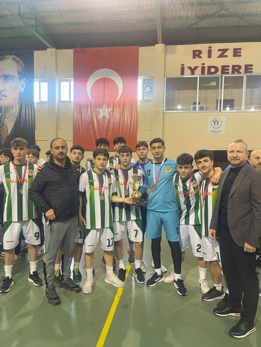 RİZE ANADOLU İMAM HATİP LİSESİ FUTSAL TAKIMI İL İKİNCİSİ OLDU!