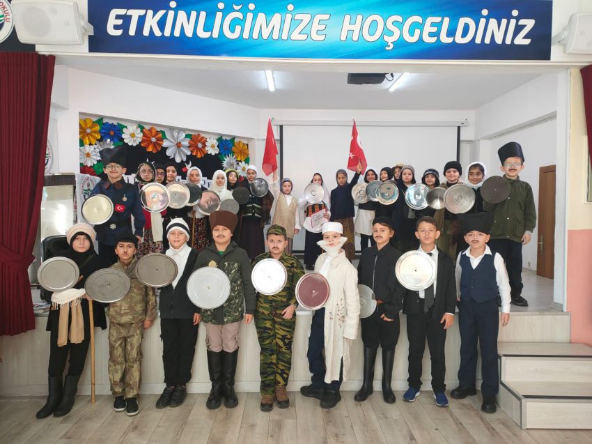 DENİZCİLER İLKOKULUNDA ÇİÇEK KAHRAMANLAR GEÇİDİ