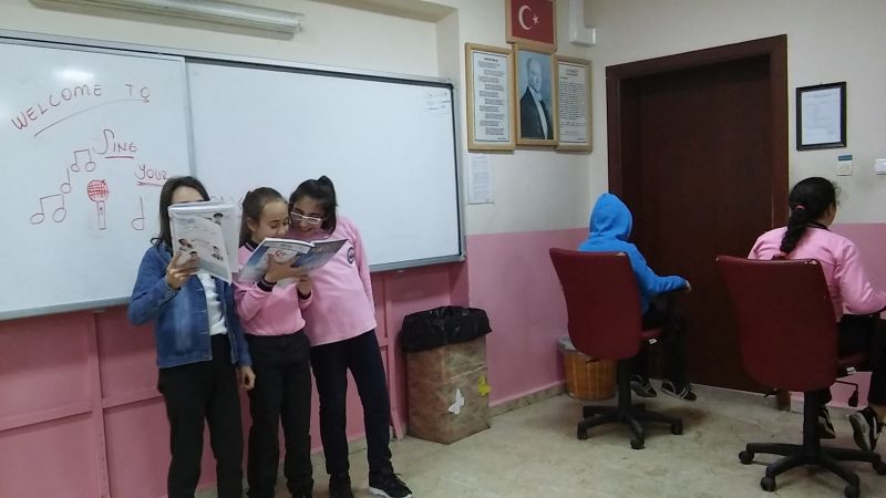 Pazar Haberal Vakfı Yaşar ve Medine Haberal Ortaokulu Öğrenciler İngilizce Öğrenirken Eğlenmeye Devam Ediyor 