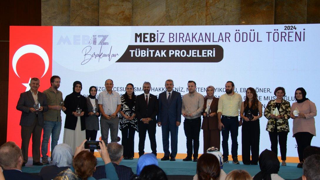 RİZE'DE BİR İLK:İZ BIRAKANLAR ÖDÜL TÖRENİ 